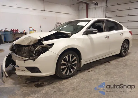 2017 Nissan Altima 2.5 Sv z USA, uszkodzony, nr VIN 1N4AL3AP5HC137346